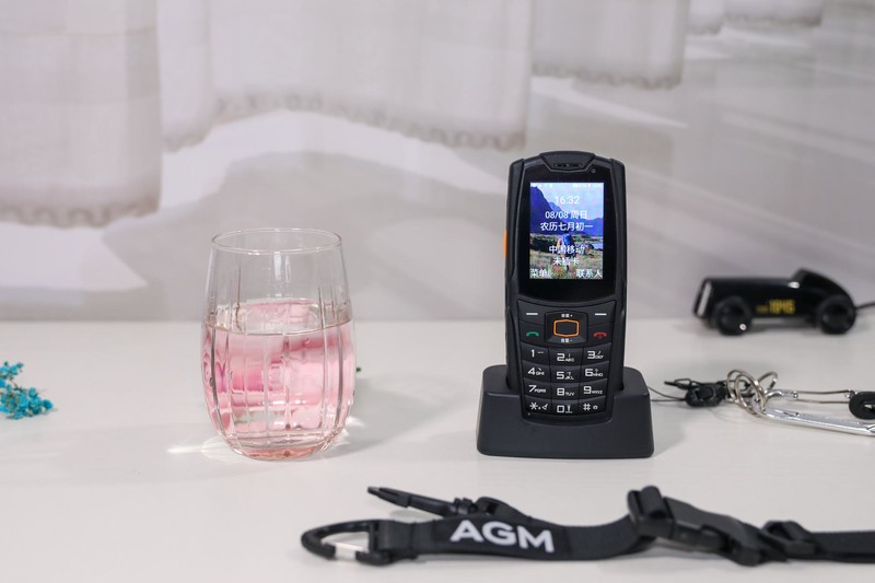 能聊微信、刷抖音的按键机，AGM M7三防智能按键机评测