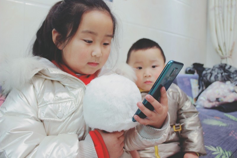 培养孩子动口歌唱能力，我从这款唱吧小巨蛋麦克风Q5使用开始