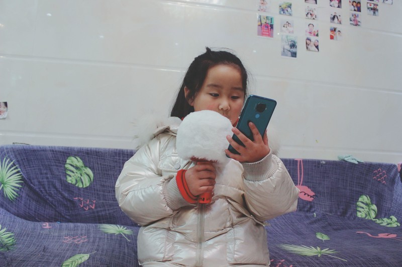 培养孩子动口歌唱能力，我从这款唱吧小巨蛋麦克风Q5使用开始