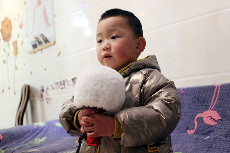 培养孩子动口歌唱能力，我从这款唱吧小巨蛋麦克风Q5使用开始