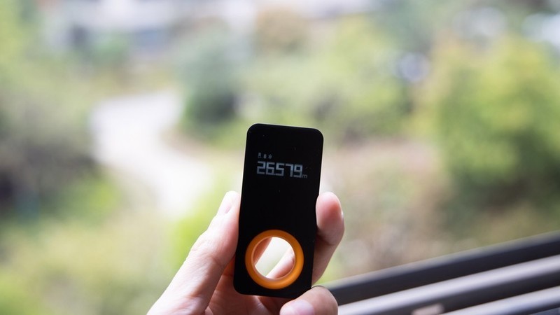 别再用卷尺了，小猴激光测距仪不到1秒测量尺寸