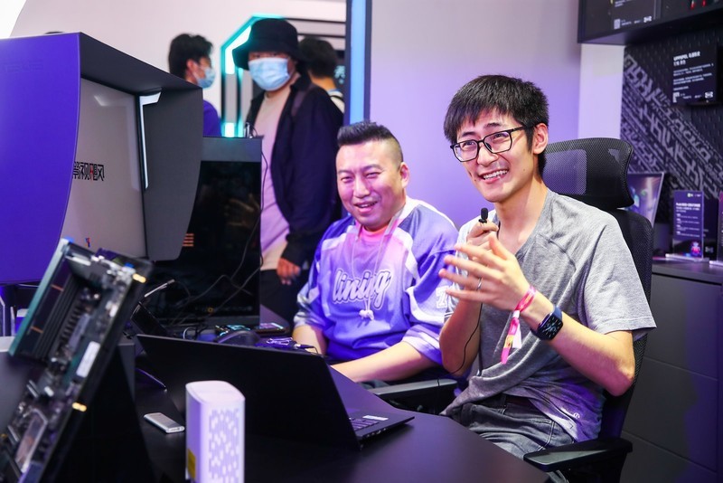 液氮超频+CF对抗赛 华硕主板引爆BW2021