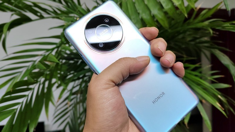 八年诚意 实至名归 直屏超窄边+66W超快充长续航一个都不少-荣耀X30初体验