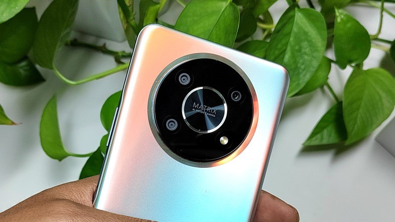 八年诚意 实至名归 直屏超窄边+66W超快充长续航一个都不少-荣耀X30初体验