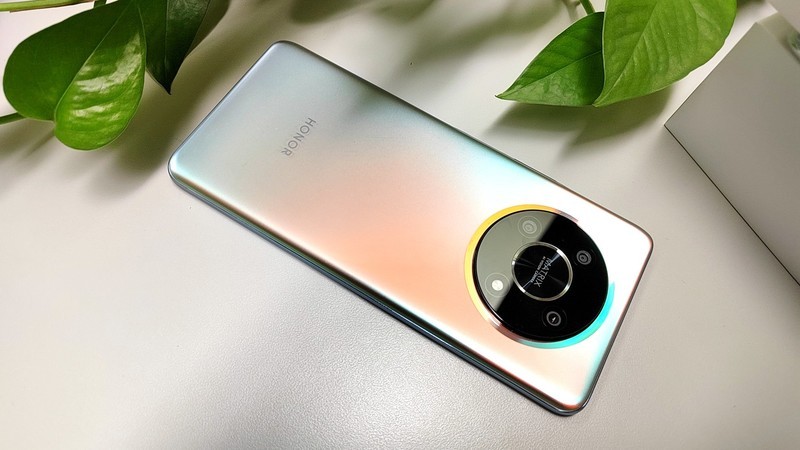 八年诚意 实至名归 直屏超窄边+66W超快充长续航一个都不少-荣耀X30初体验