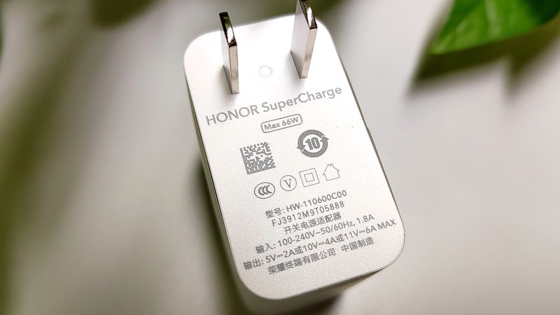 八年诚意 实至名归 直屏超窄边+66W超快充长续航一个都不少-荣耀X30初体验