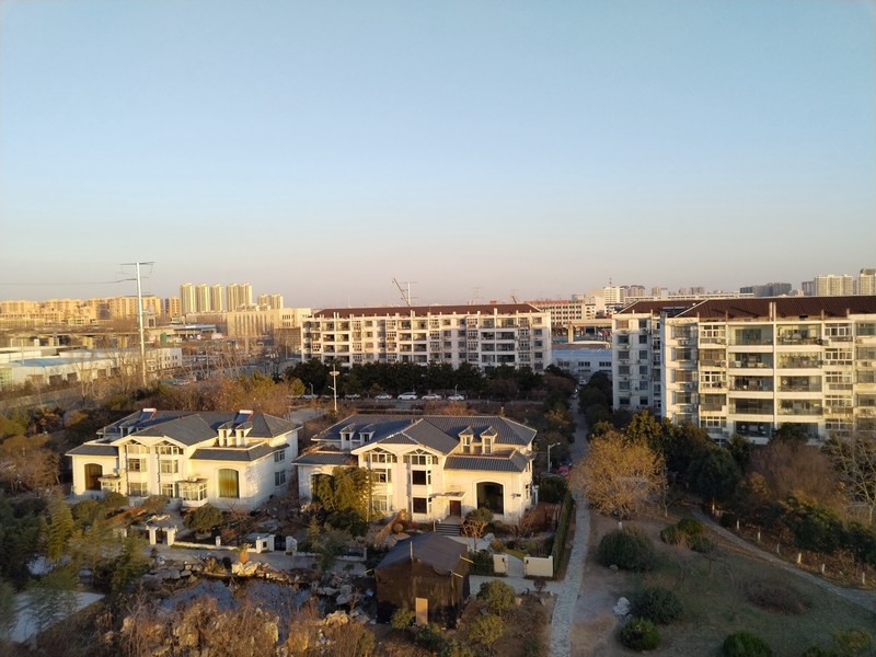 八年诚意 实至名归 直屏超窄边+66W超快充长续航一个都不少-荣耀X30初体验