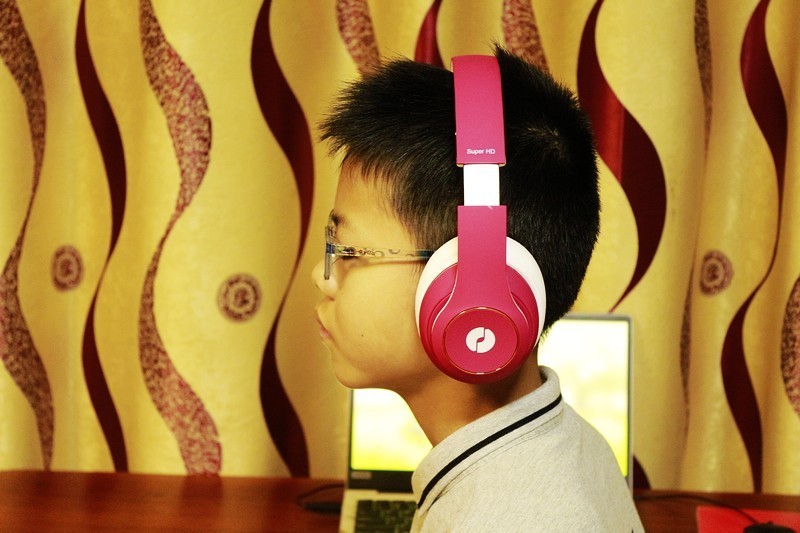 全触控操作 双模设计 Super HD II头戴式蓝牙耳机