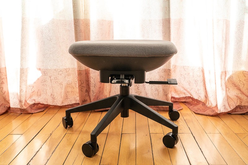 由于长时间在电脑前工作，加之没有注意保持良好的坐姿，非常不幸的患上了腰突，最严重