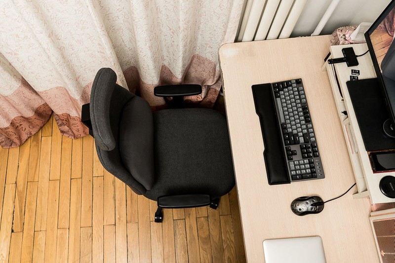 由于长时间在电脑前工作，加之没有注意保持良好的坐姿，非常不幸的患上了腰突，最严重