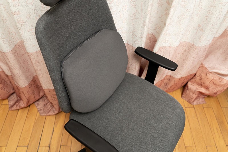 由于长时间在电脑前工作，加之没有注意保持良好的坐姿，非常不幸的患上了腰突，最严重