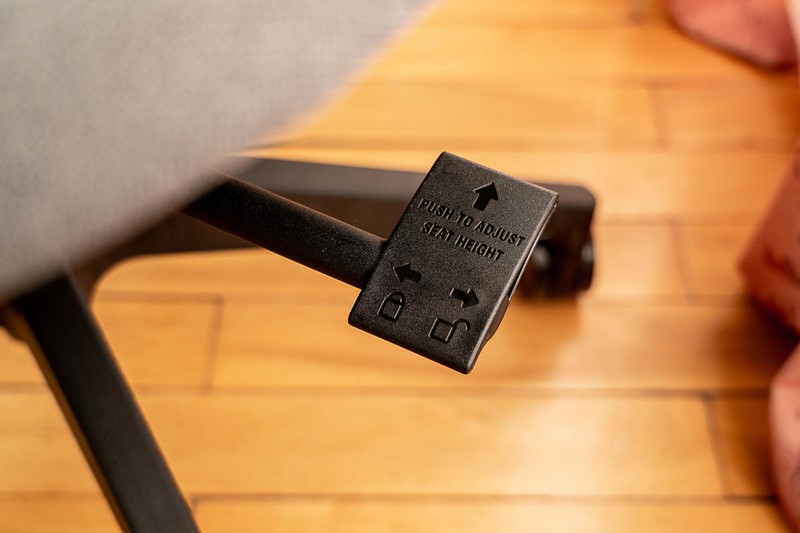 由于长时间在电脑前工作，加之没有注意保持良好的坐姿，非常不幸的患上了腰突，最严重