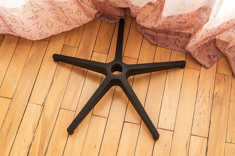 由于长时间在电脑前工作，加之没有注意保持良好的坐姿，非常不幸的患上了腰突，最严重