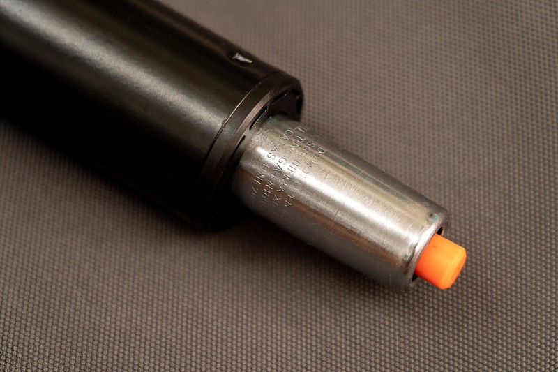 由于长时间在电脑前工作，加之没有注意保持良好的坐姿，非常不幸的患上了腰突，最严重