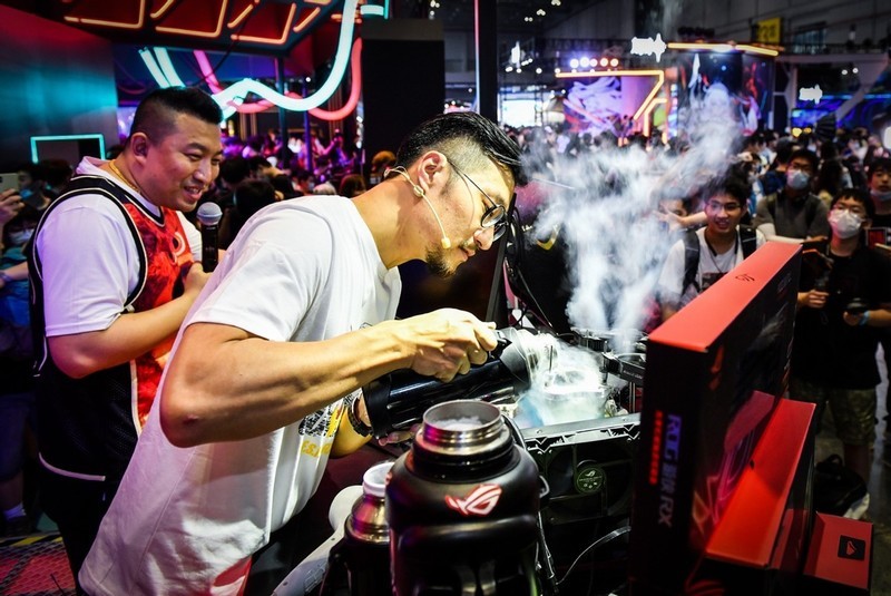 液氮超频+CF对抗赛 华硕主板引爆BW2021