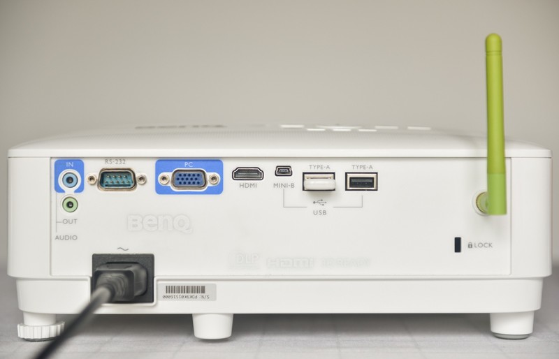 投影教学好帮手，入门教育投影仪推荐-明基E530智能商务投影仪