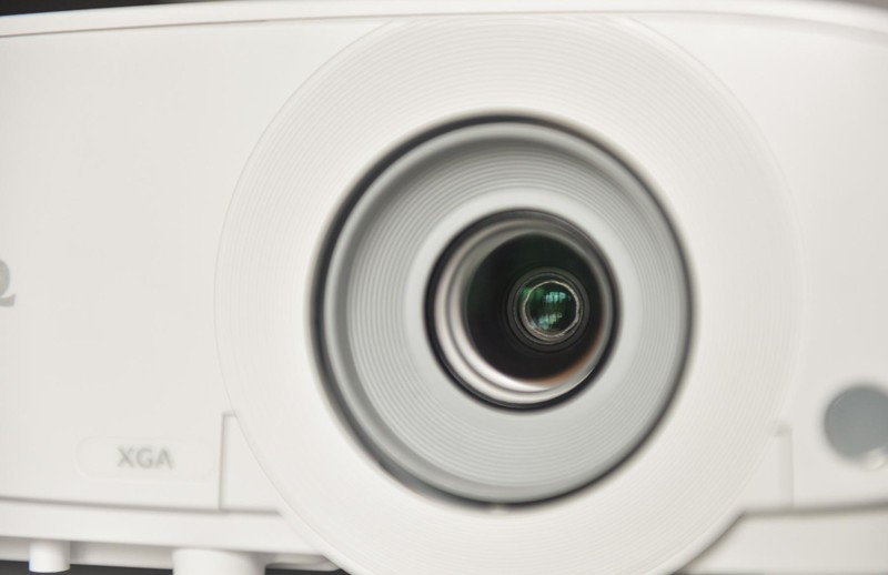 投影教学好帮手，入门教育投影仪推荐-明基E530智能商务投影仪