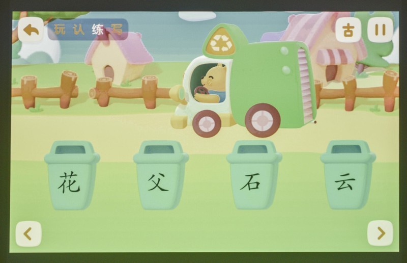 投影教学好帮手，入门教育投影仪推荐-明基E530智能商务投影仪