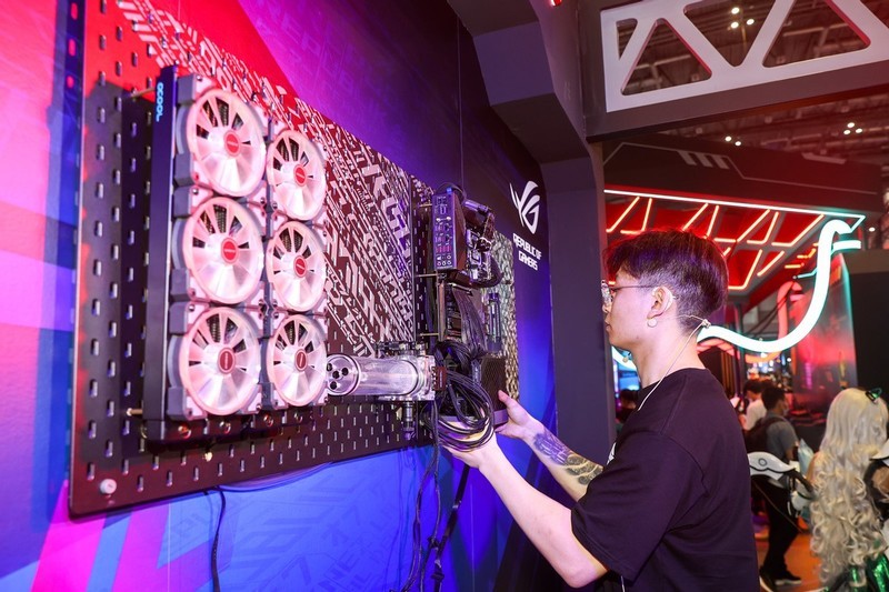 液氮超频+CF对抗赛 华硕主板引爆BW2021