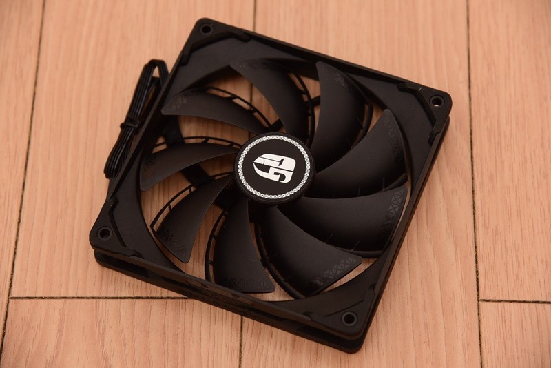 别再迷信360水冷，280水冷轻松压制10900K满频