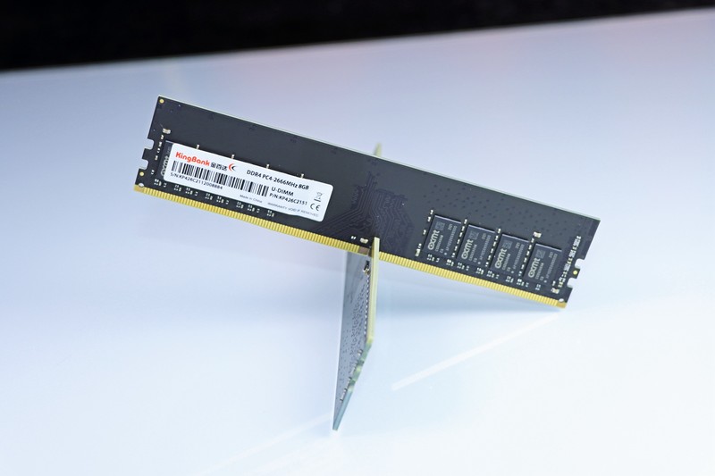 国产长鑫芯的金百达 DDR4 2667 C19 竟然直接 XMP 3200 C16？