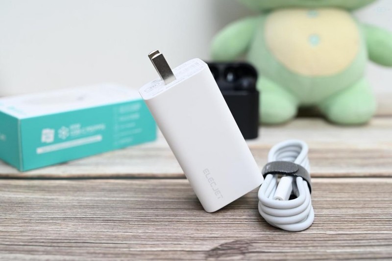 小巧便携，三口快充，电友X21氮化镓充电器体验