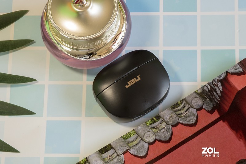 618想要挑选与众不同的耳机？康康这个宫 国风版蓝牙耳机