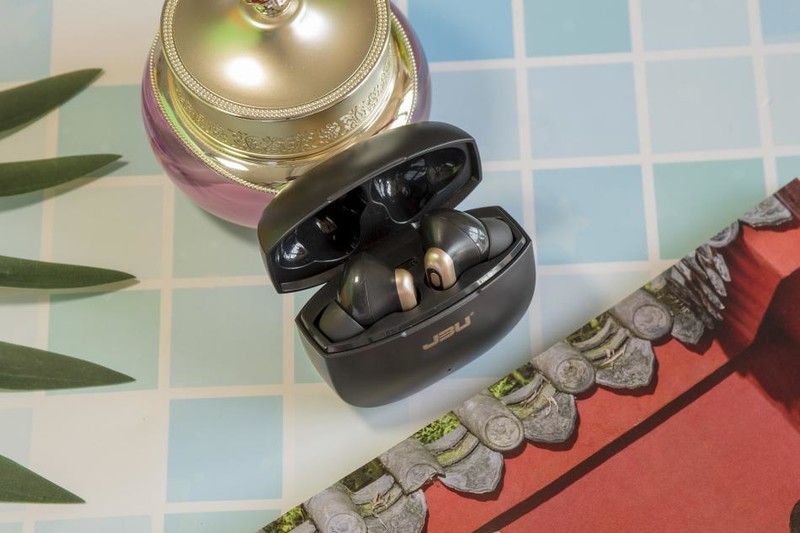 618想要挑选与众不同的耳机？康康这个宫 国风版蓝牙耳机