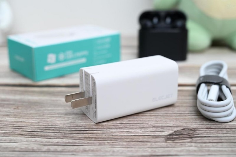 小巧便携，三口快充，电友X21氮化镓充电器体验