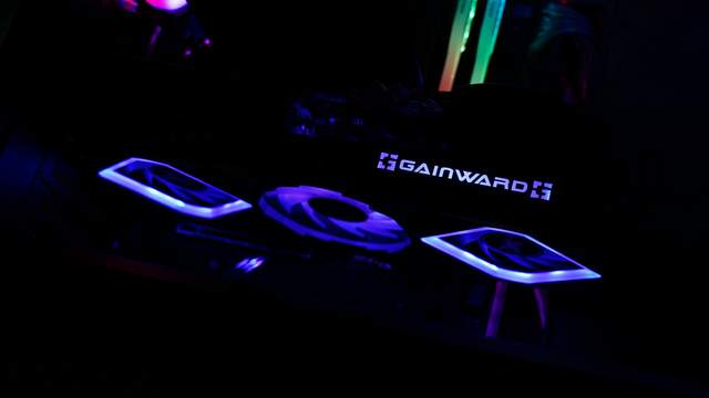 “臭打游戏”的春天来了？耕升RTX3080Ti 炫光 OC评测&装机秀