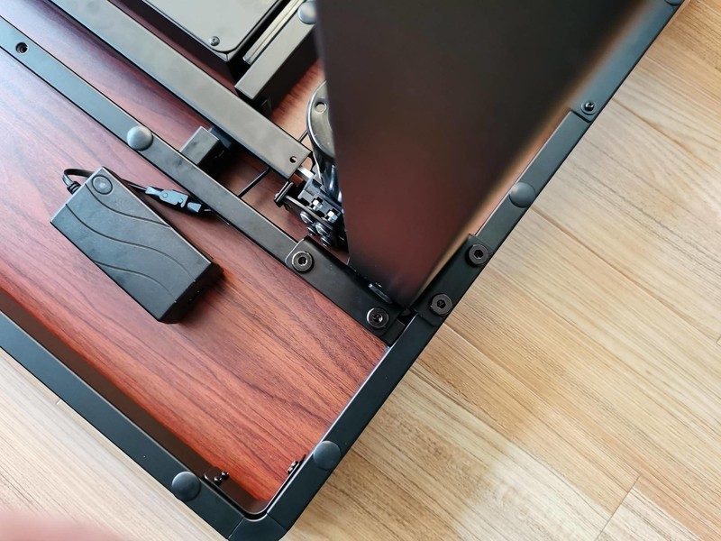 坐立不安的你需要一个乐歌E5电动升降桌，你的健康生活从此开启