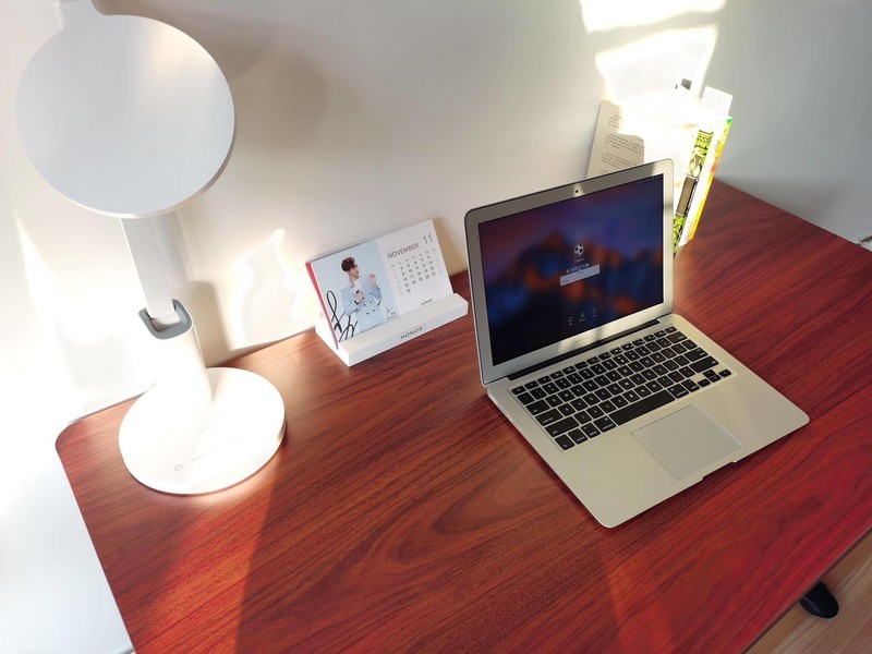 坐立不安的你需要一个乐歌E5电动升降桌，你的健康生活从此开启