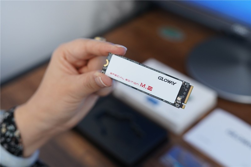 光威骁将NVMe 240G SSD国产主控芯片组合性能强