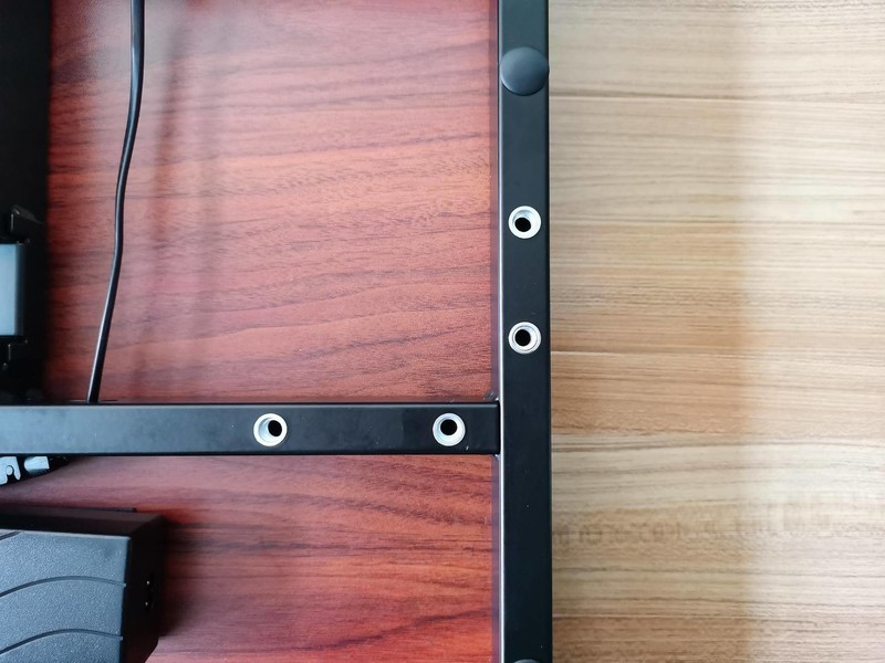 坐立不安的你需要一个乐歌E5电动升降桌，你的健康生活从此开启