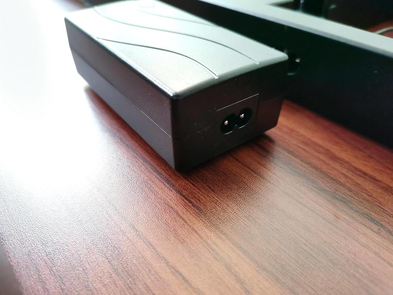 坐立不安的你需要一个乐歌E5电动升降桌，你的健康生活从此开启