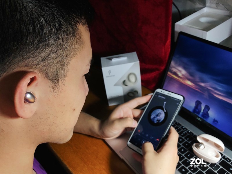 耳机中的细节万（kuáng）魔 —— 1MORE ColorBuds 时尚豆真无线蓝牙耳机评测