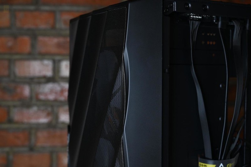 时尚好用的机箱，散热效果也不错，安钛克DF700 Flux上手