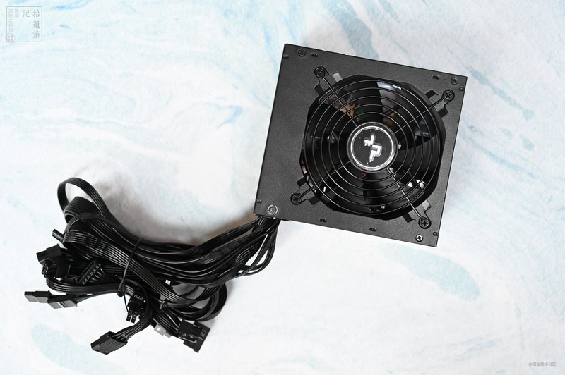 时尚好用的机箱，散热效果也不错，安钛克DF700 Flux上手