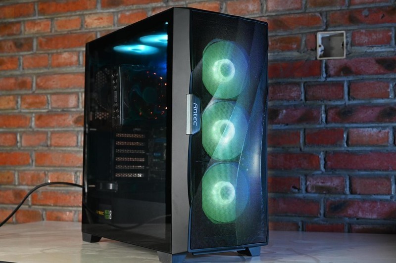 时尚好用的机箱，散热效果也不错，安钛克DF700 Flux上手