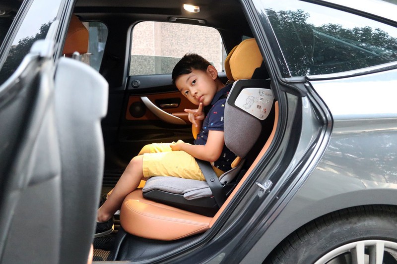 收放自如 安全守护——惠尔顿 茧之旅2儿童折叠安全座椅体验