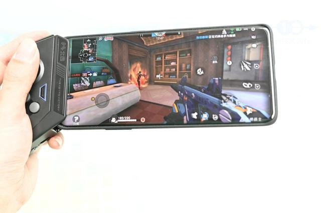 单手持机大屏吃鸡，一半空间全屏实力，北通T1手柄体验