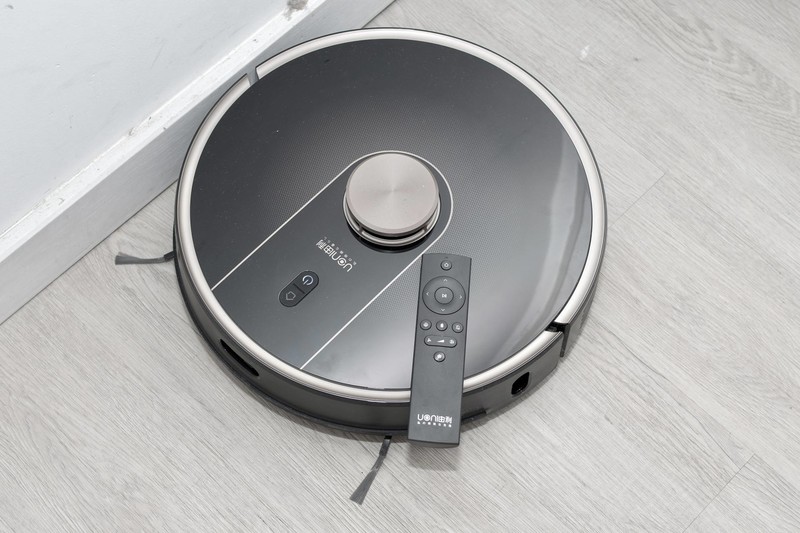 彻底解放双手，由利吸扫拖三合一扫地机上手体验