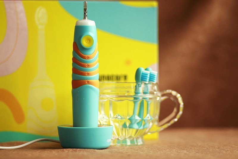 给孩子的礼物 毛毛虫 洗刷刷 大拿儿童牙刷S1