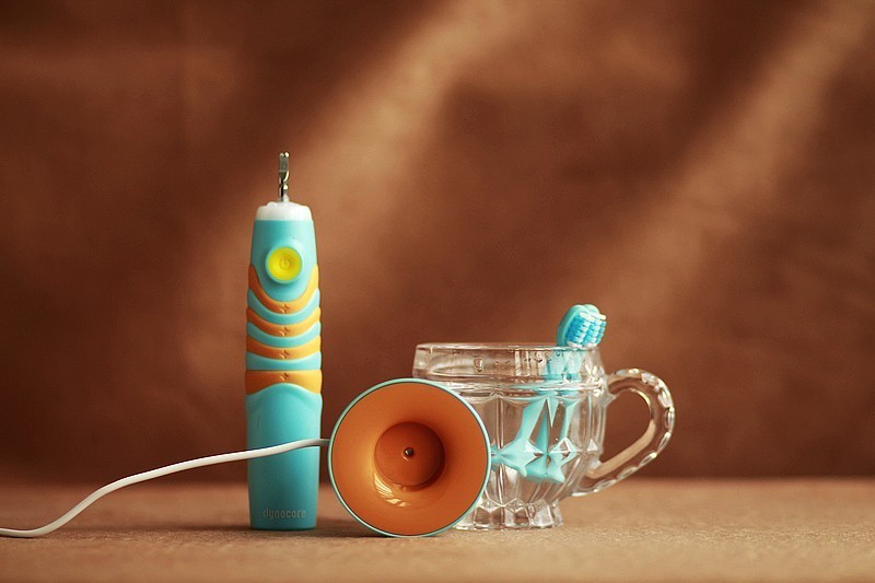 给孩子的礼物 毛毛虫 洗刷刷 大拿儿童牙刷S1