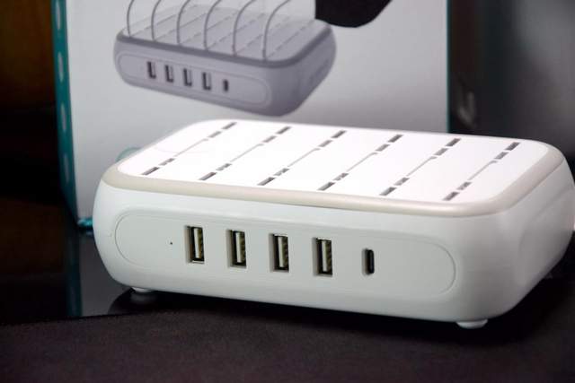 ORICO桌面充电器实测：支持5台手机充电，支持PD20W最大功率50W