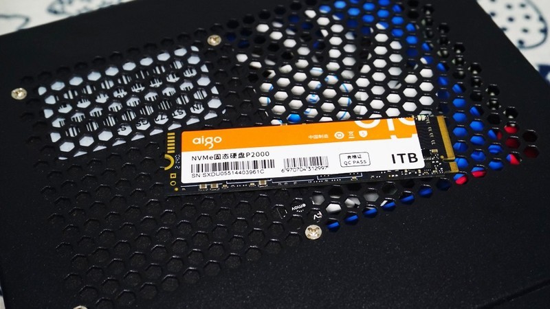 折合四毛1GB的硬盘，1TB性价比天花板，aigo P2000 NVMe固态硬盘体验
