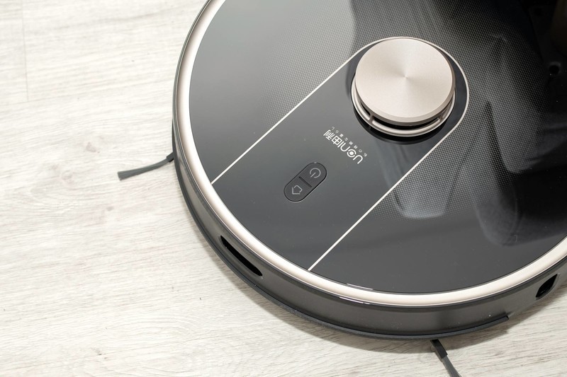 彻底解放双手，由利吸扫拖三合一扫地机上手体验