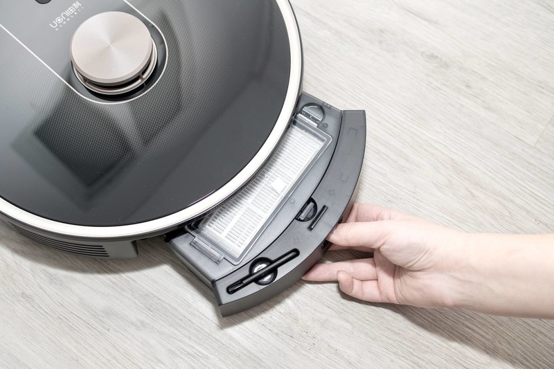 彻底解放双手，由利吸扫拖三合一扫地机上手体验