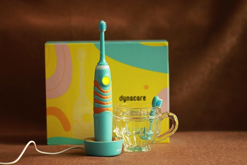 给孩子的礼物 毛毛虫 洗刷刷 大拿儿童牙刷S1