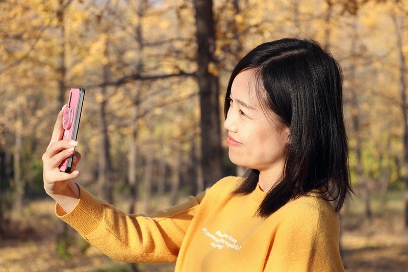 深秋银杏林人像